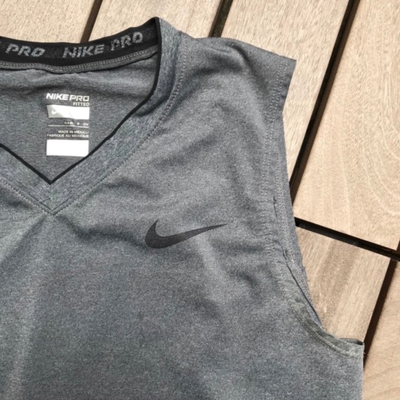 NIKE PRO Grey Fitted Sleeveless Performance Top - Picture 4 of 7
